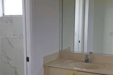 Townhouse in Miami, Florida 4 bedrooms, 196.02 sq.m. № 2086480 - photo 19