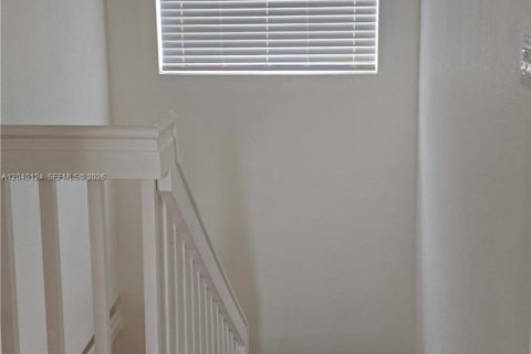 Townhouse in Miami, Florida 4 bedrooms, 196.02 sq.m. № 2086480 - photo 12