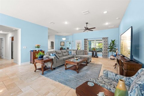 House in Homosassa, Florida 4 bedrooms, 211.91 sq.m. № 2226597 - photo 3