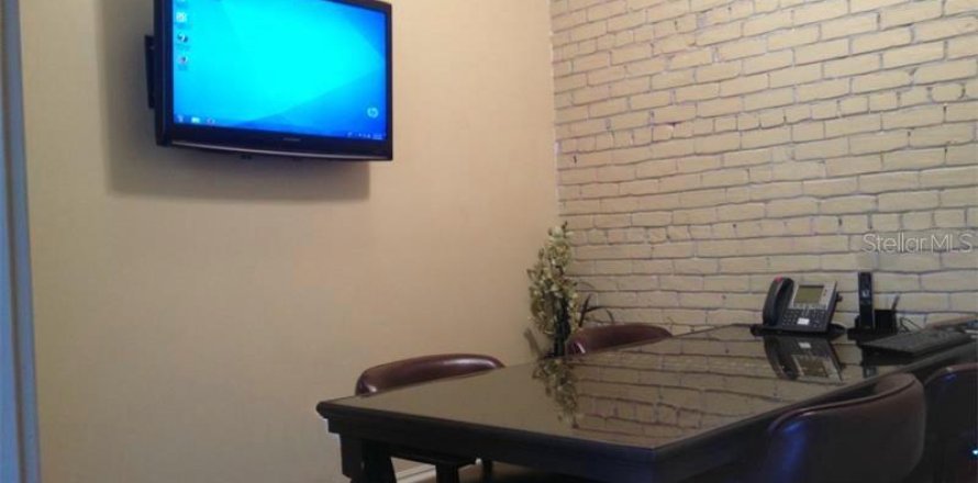 Propiedad comercial en Tampa, Florida 557.41 m2 № 1295596
