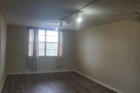 Condo in Deerfield Beach, Florida, 2 bedrooms № 2155147 - photo 15