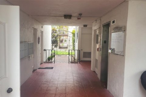 Condo in Deerfield Beach, Florida, 2 bedrooms № 2155147 - photo 7