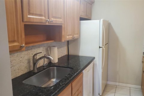 Condo in Deerfield Beach, Florida, 2 bedrooms № 2155147 - photo 16