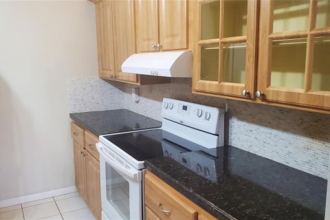 Condo in Deerfield Beach, Florida, 2 bedrooms № 2155147 - photo 17