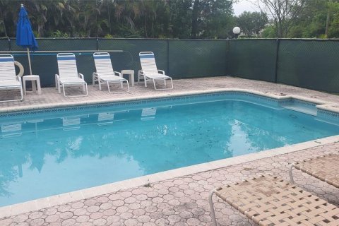 Condo in Deerfield Beach, Florida, 2 bedrooms № 2155147 - photo 5