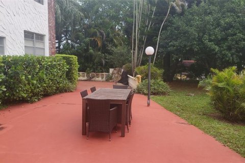 Condo in Deerfield Beach, Florida, 2 bedrooms № 2155147 - photo 3