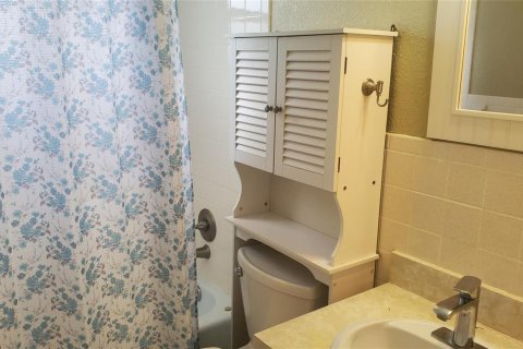 Condo in Deerfield Beach, Florida, 2 bedrooms № 2155147 - photo 22