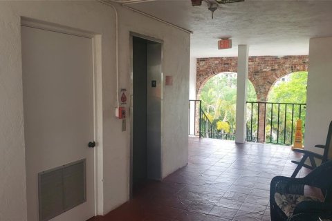 Condo in Deerfield Beach, Florida, 2 bedrooms № 2155147 - photo 11