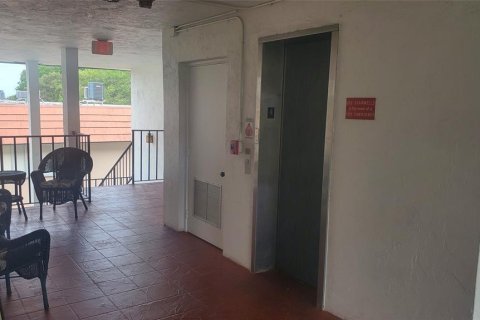Condo in Deerfield Beach, Florida, 2 bedrooms № 2155147 - photo 10