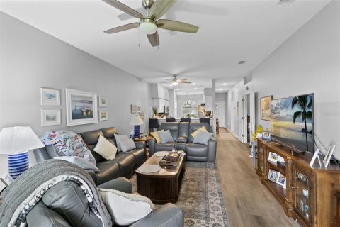 Villa ou maison à vendre à Kissimmee, Floride: 2 chambres, 129.78 m2 № 2230279 - photo 10