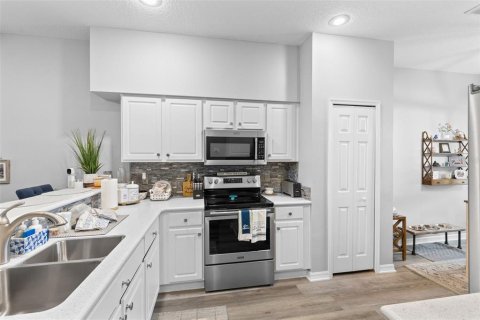 Villa ou maison à vendre à Kissimmee, Floride: 2 chambres, 129.78 m2 № 2230279 - photo 4