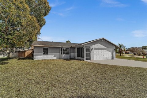 Villa ou maison à vendre à Port St. Lucie, Floride: 2 chambres, 109.07 m2 № 2024374 - photo 2