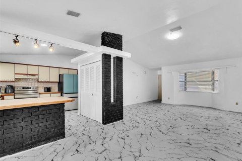 Villa ou maison à vendre à Port St. Lucie, Floride: 2 chambres, 109.07 m2 № 2024374 - photo 11