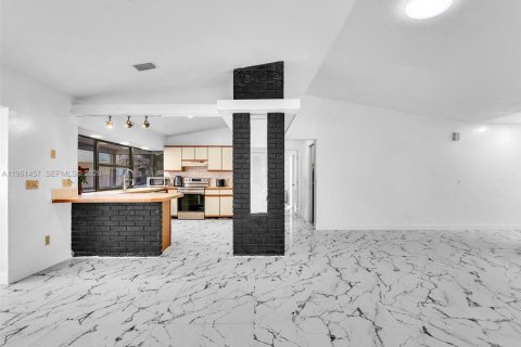 Villa ou maison à vendre à Port St. Lucie, Floride: 2 chambres, 109.07 m2 № 2024374 - photo 12