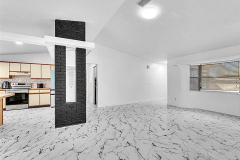 Villa ou maison à vendre à Port St. Lucie, Floride: 2 chambres, 109.07 m2 № 2024374 - photo 10