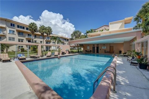 Condo in Pompano Beach, Florida, 2 bedrooms № 2190875 - photo 21