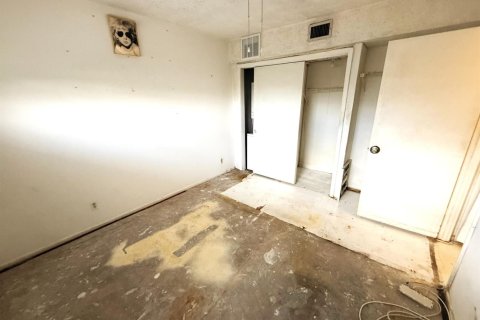 Condo in Pompano Beach, Florida, 2 bedrooms № 2190875 - photo 13