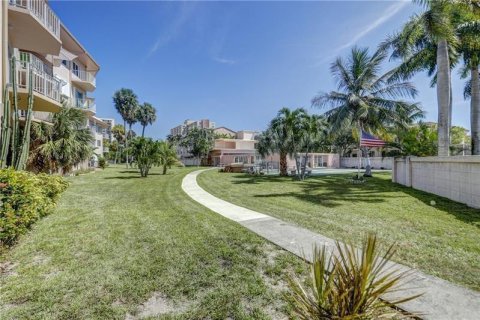 Condo in Pompano Beach, Florida, 2 bedrooms № 2190875 - photo 22