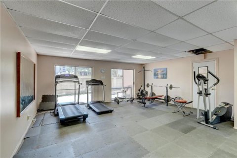 Condo in Pompano Beach, Florida, 2 bedrooms № 2190875 - photo 17