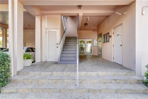 Condo in Pompano Beach, Florida, 2 bedrooms № 2190875 - photo 25