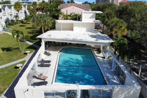 Condo in Pompano Beach, Florida, 2 bedrooms № 2190875 - photo 2