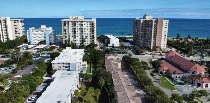 Condo in Pompano Beach, Florida, 2 bedrooms № 2190875