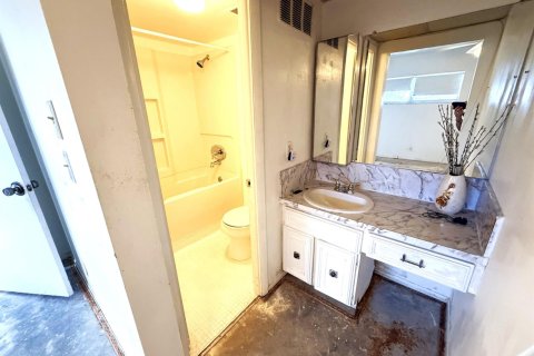 Condo in Pompano Beach, Florida, 2 bedrooms № 2190875 - photo 19