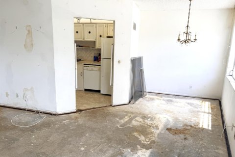 Condo in Pompano Beach, Florida, 2 bedrooms № 2190875 - photo 6