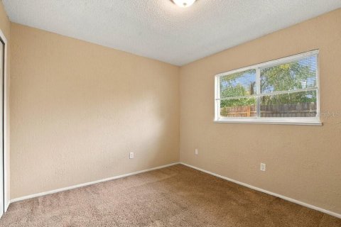 Villa ou maison à louer à Fruitland Park, Floride: 3 chambres, 175.68 m2 № 2405601 - photo 13