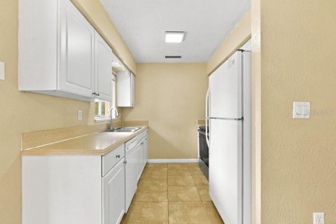 Villa ou maison à louer à Fruitland Park, Floride: 3 chambres, 175.68 m2 № 2405601 - photo 7