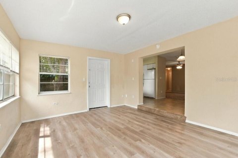 Villa ou maison à louer à Fruitland Park, Floride: 3 chambres, 175.68 m2 № 2405601 - photo 9