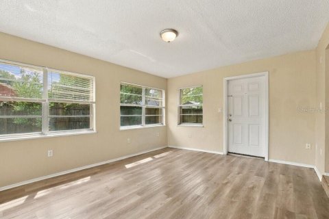 Villa ou maison à louer à Fruitland Park, Floride: 3 chambres, 175.68 m2 № 2405601 - photo 8