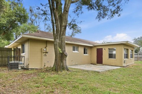 Villa ou maison à louer à Fruitland Park, Floride: 3 chambres, 175.68 m2 № 2405601 - photo 16