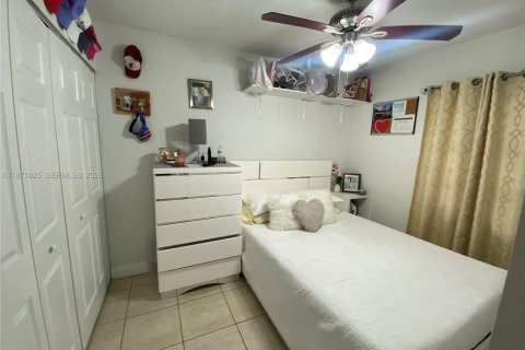 House in Miami, Florida 3 bedrooms, 98.57 sq.m. № 2040034 - photo 28