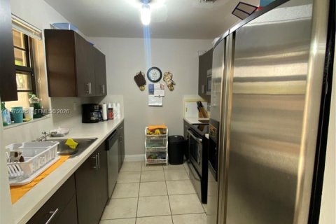 House in Miami, Florida 3 bedrooms, 98.57 sq.m. № 2040034 - photo 15