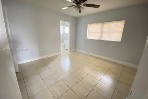 House in Miami, Florida 3 bedrooms, 98.57 sq.m. № 2040034 - photo 22