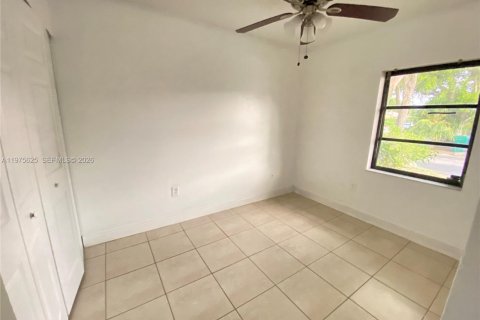House in Miami, Florida 3 bedrooms, 98.57 sq.m. № 2040034 - photo 29