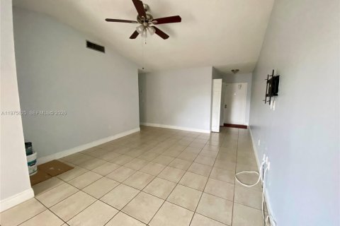 House in Miami, Florida 3 bedrooms, 98.57 sq.m. № 2040034 - photo 14