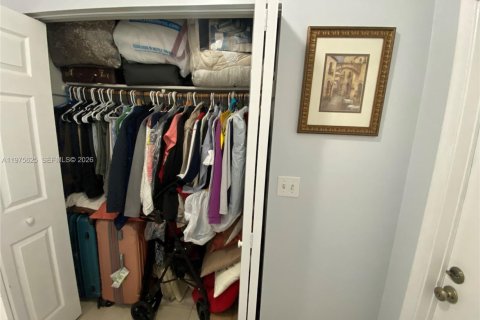 House in Miami, Florida 3 bedrooms, 98.57 sq.m. № 2040034 - photo 5