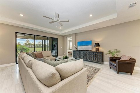 House in Bradenton, Florida 3 bedrooms, 215.35 sq.m. № 1552275 - photo 6