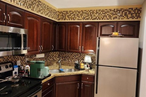 Купить кондоминиум в Уилтон-Мэнорс, Флорида 1 спальня, 69.68м2, № 2043575 - фото 4