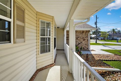 House in Palm Coast, Florida 3 bedrooms, 148.64 sq.m. № 2200971 - photo 3