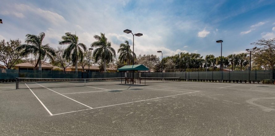 House in Boynton Beach, Florida 3 bedrooms, 217.67 sq.m. № 1029449