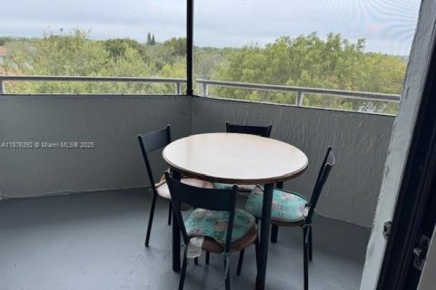 Condominio en alquiler en Miami, Florida, 1 dormitorio, 73.95 m2 № 1924148 - foto 15