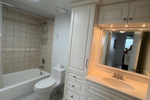 Condominio en alquiler en Miami, Florida, 1 dormitorio, 73.95 m2 № 1924148 - foto 2