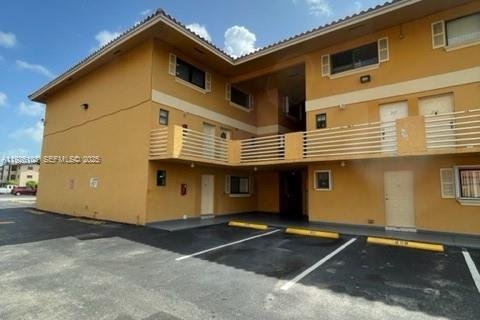 Condo à Hialeah Gardens, Floride, 2 chambres  № 2039208