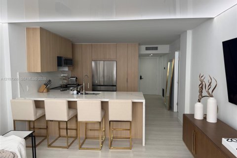 Condo in Hallandale Beach, Florida, 1 bedroom № 2429673 - photo 5