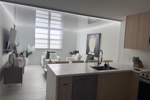 Condo in Hallandale Beach, Florida, 1 bedroom № 2429673 - photo 10