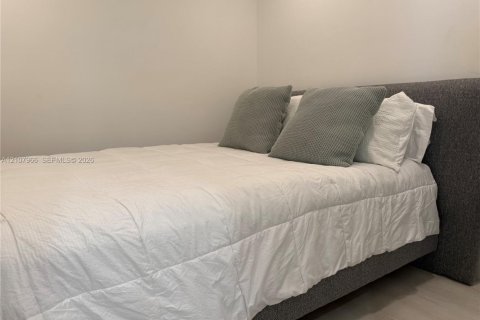 Condo in Hallandale Beach, Florida, 1 bedroom № 2429673 - photo 20