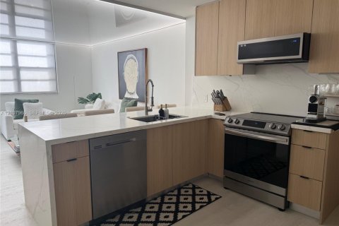 Condo in Hallandale Beach, Florida, 1 bedroom № 2429673 - photo 9
